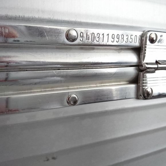 RIMOWA + LUFTHANSA + LEICA - Picture 16 of 16